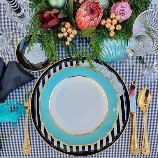 Como escolher as cores certas do seu serviço de mesa, toalhas, sousplats e acessórios