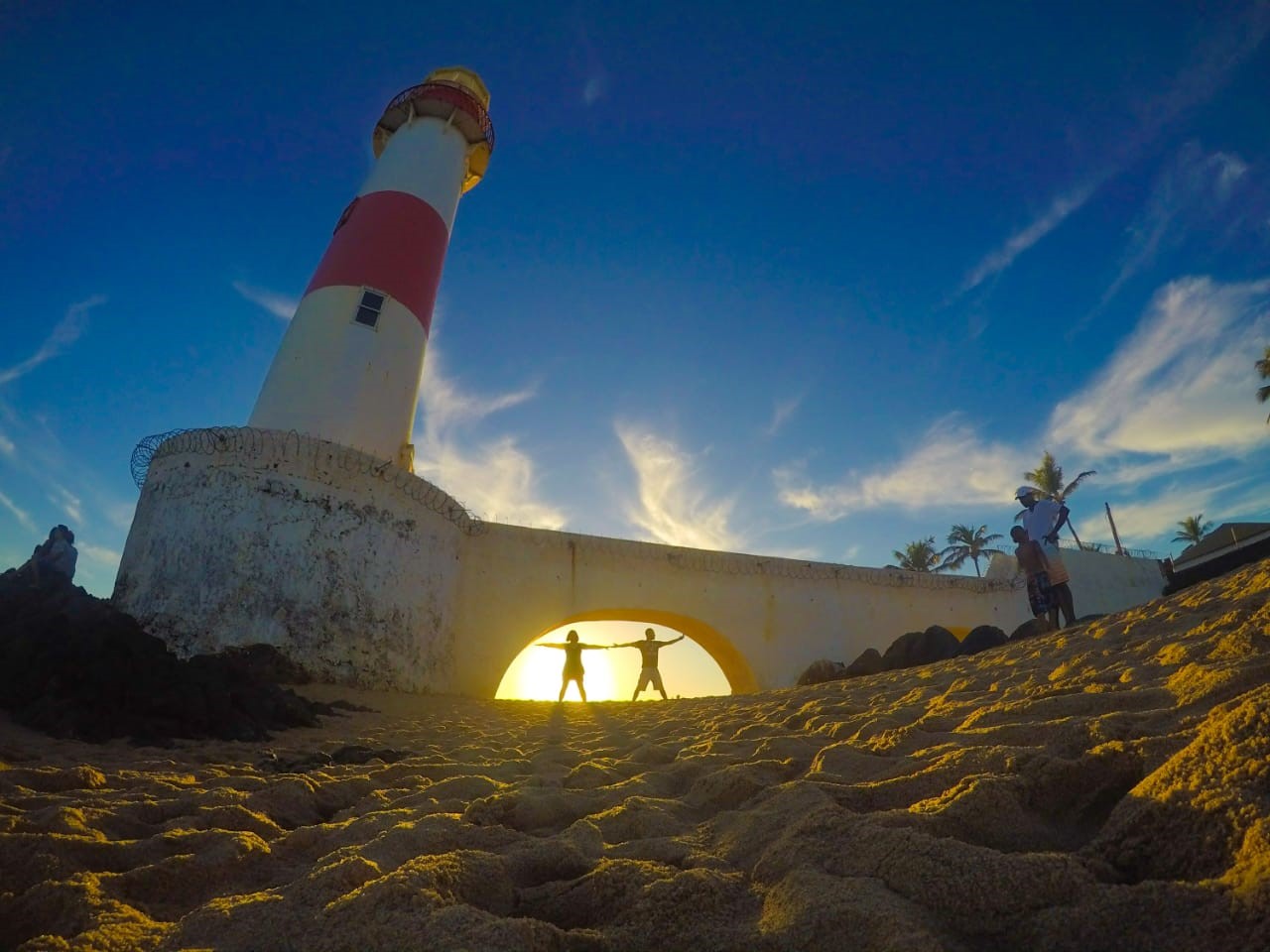 ALGUMAS TARDES EM ITAPUÃ