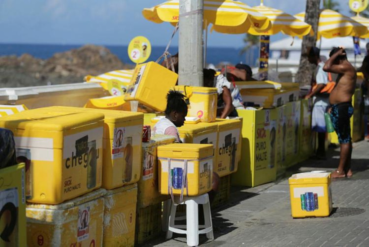 Sem Carnaval, economia baiana perde e trabalhadores informais buscam auxílios