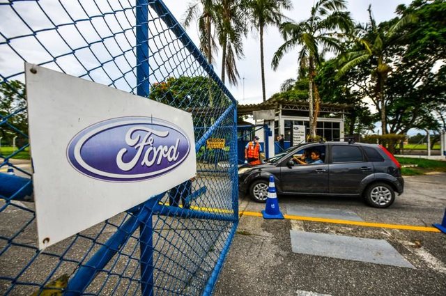 Funcionários da Ford voltam ao trabalho na fábrica de Camaçari