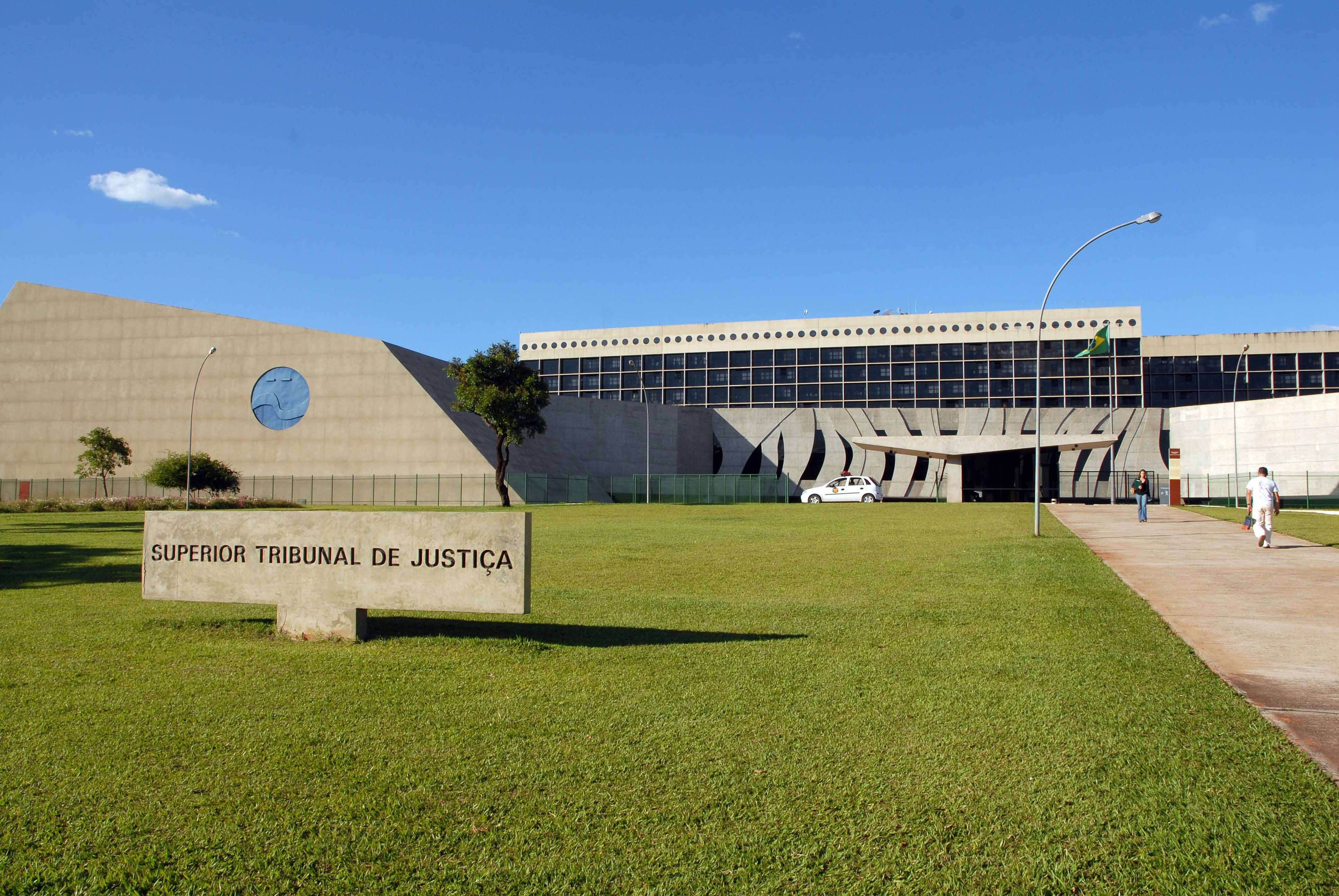 STJ suspende prestação presencial de serviços não essenciais