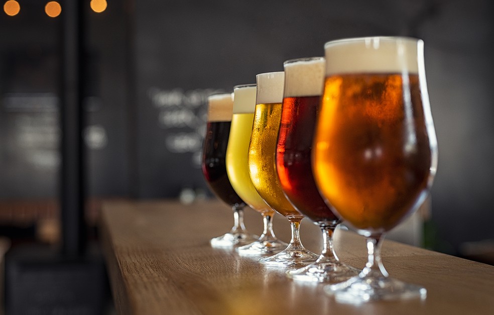 Qual a diferença de uma IPA para uma Sour? Saiba como distinguir os estilos de cervejas