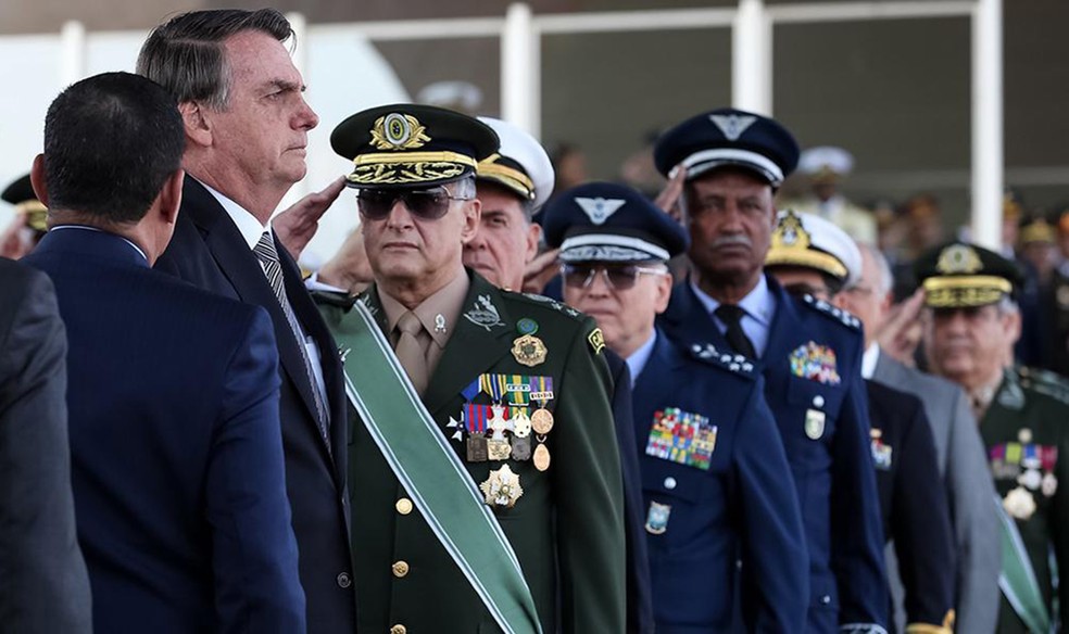 Comandantes das Forças Armadas pedem demissão conjunta em reação a Bolsonaro