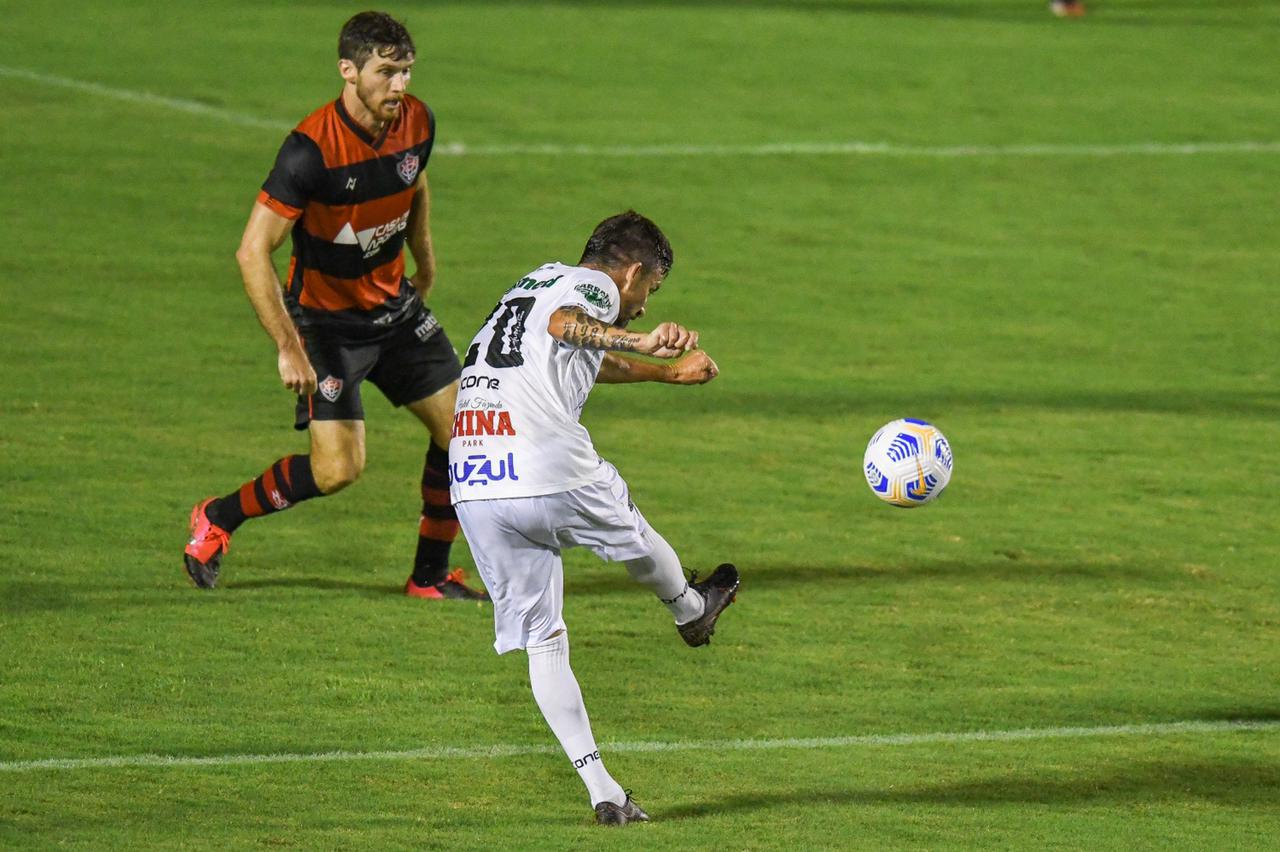 Vitória vence Rio Branco-ES por 2 x 0