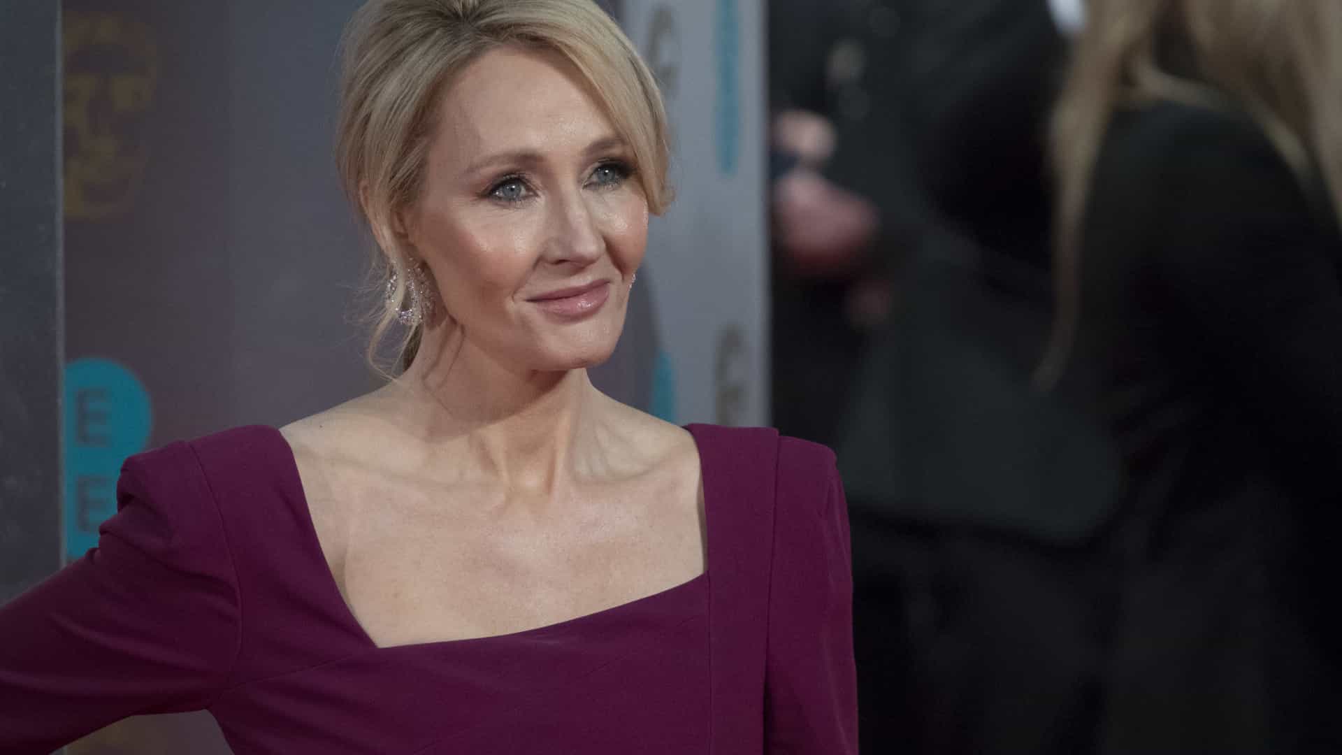 J.K. Rowling, autora de "Harry Potter", lança novo romance infantil neste ano