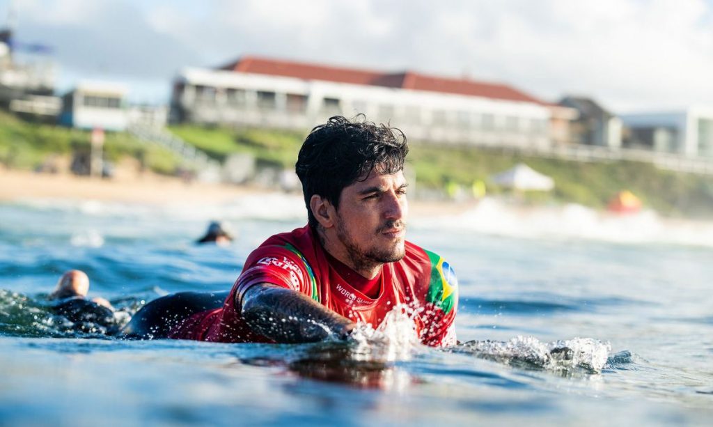 Gabriel Medina é campeão da etapa de Narrabeen do Mundial de Surfe