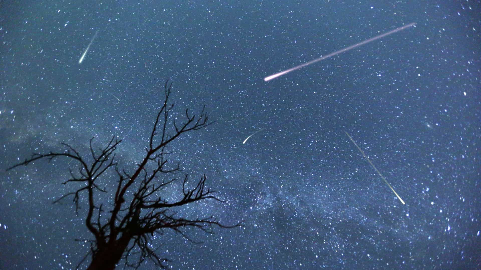 Final de abril terá uma chuva de meteoros e uma Super Lua