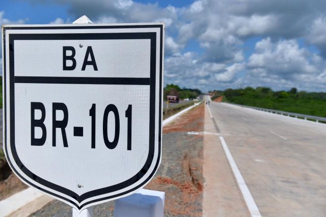 Governo Federal supera 180 km de novas pistas na Bahia, em 2021, com liberação de duplicações na BR-101