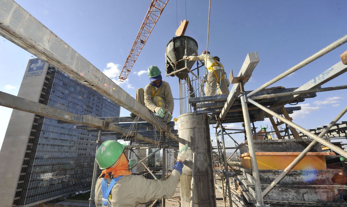 Projeção de crescimento do PIB passa de 3,2% para 3,5%