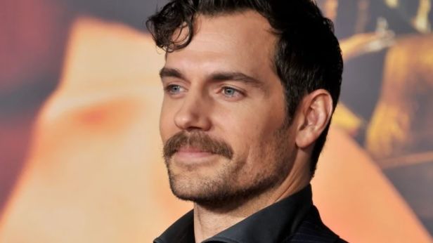 Henry Cavill deve estrelar nova versão do filme 'Highlander'