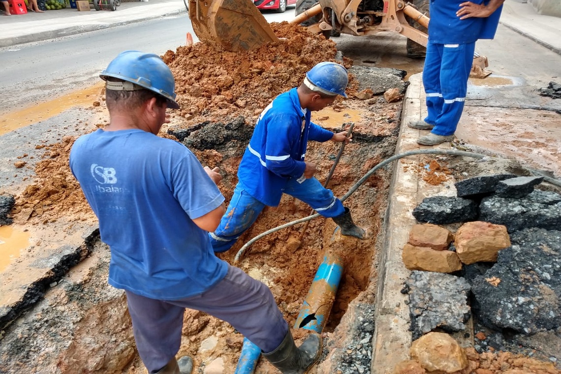 Obra do metrô faz Embasa interromper abastecimento de água em Salvador e cidades da RMS