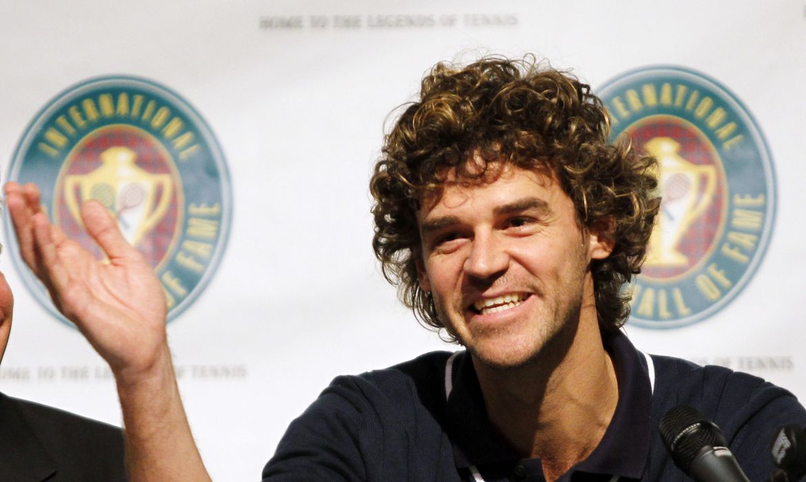 Há 20 anos, Gustavo Kuerten se tornava tricampeão de Roland Garros