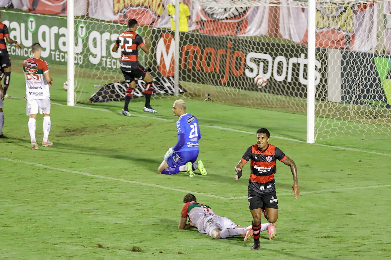 Vitória quebra jejum e vence partida contra Brusque neste sábado (19)