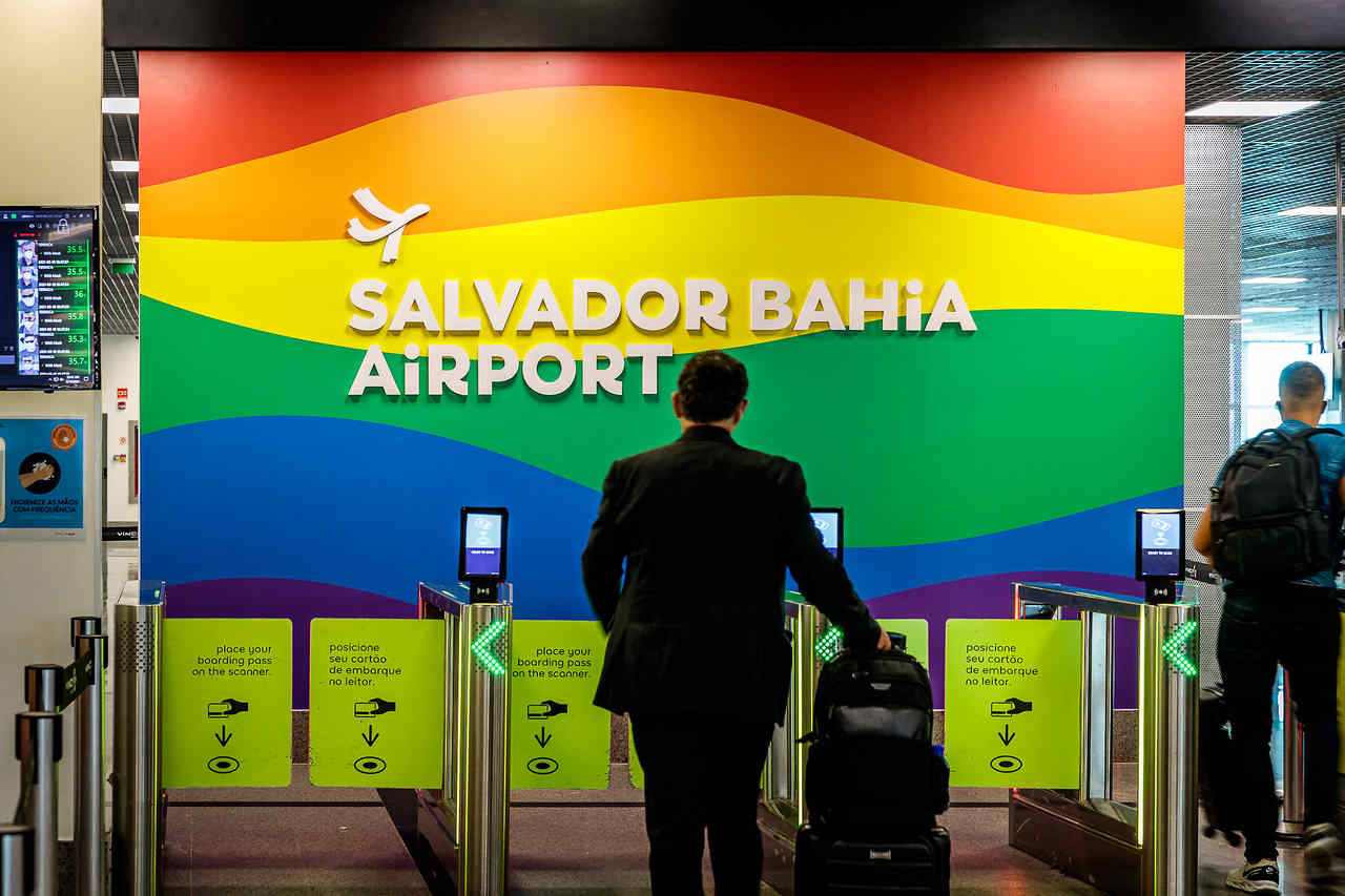 Pela diversidade, Aeroporto de Salvador se veste de arco-íris