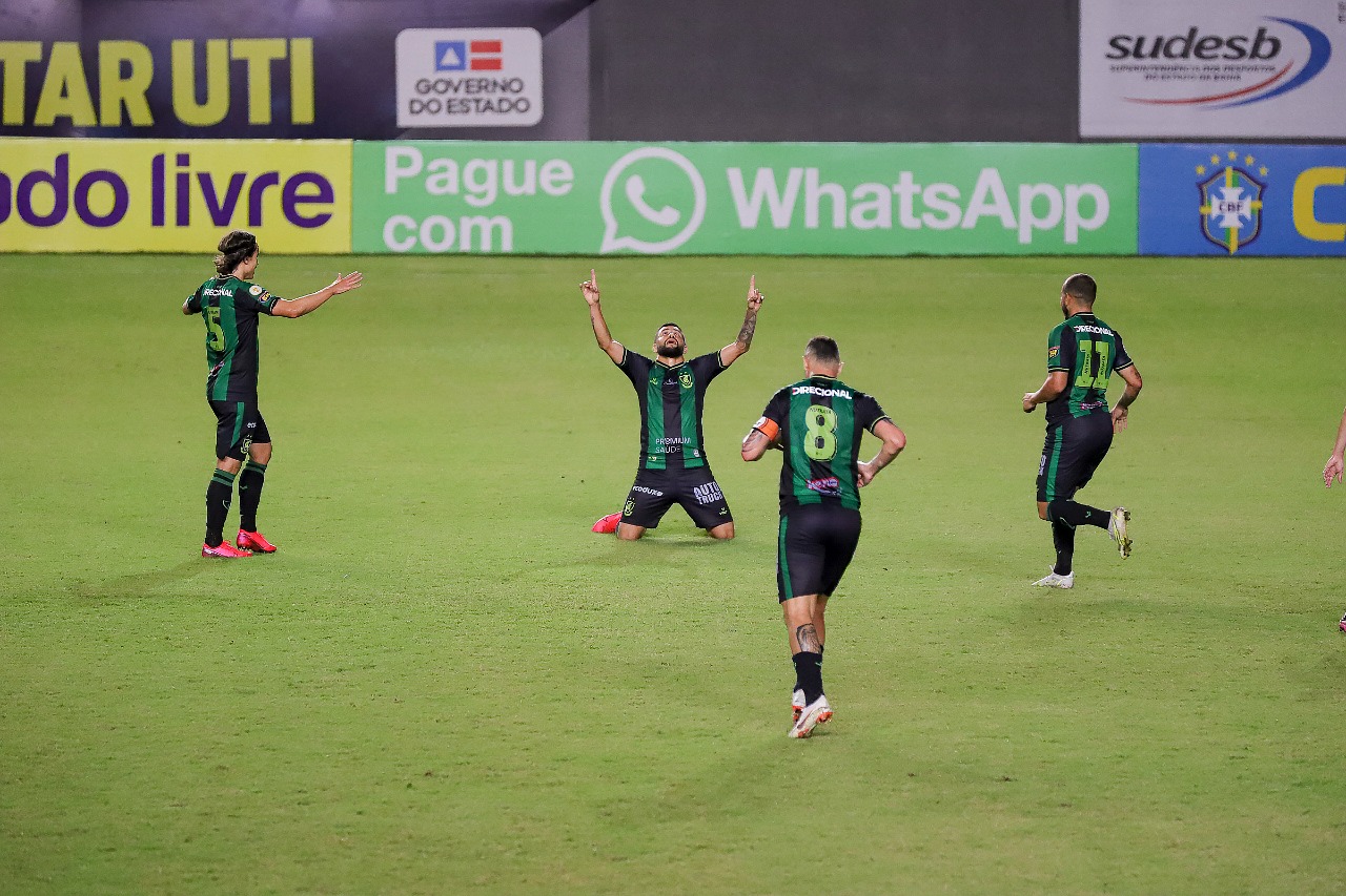 América abre goleada, leva susto do Bahia no final, mas vence a primeira no Brasileirão