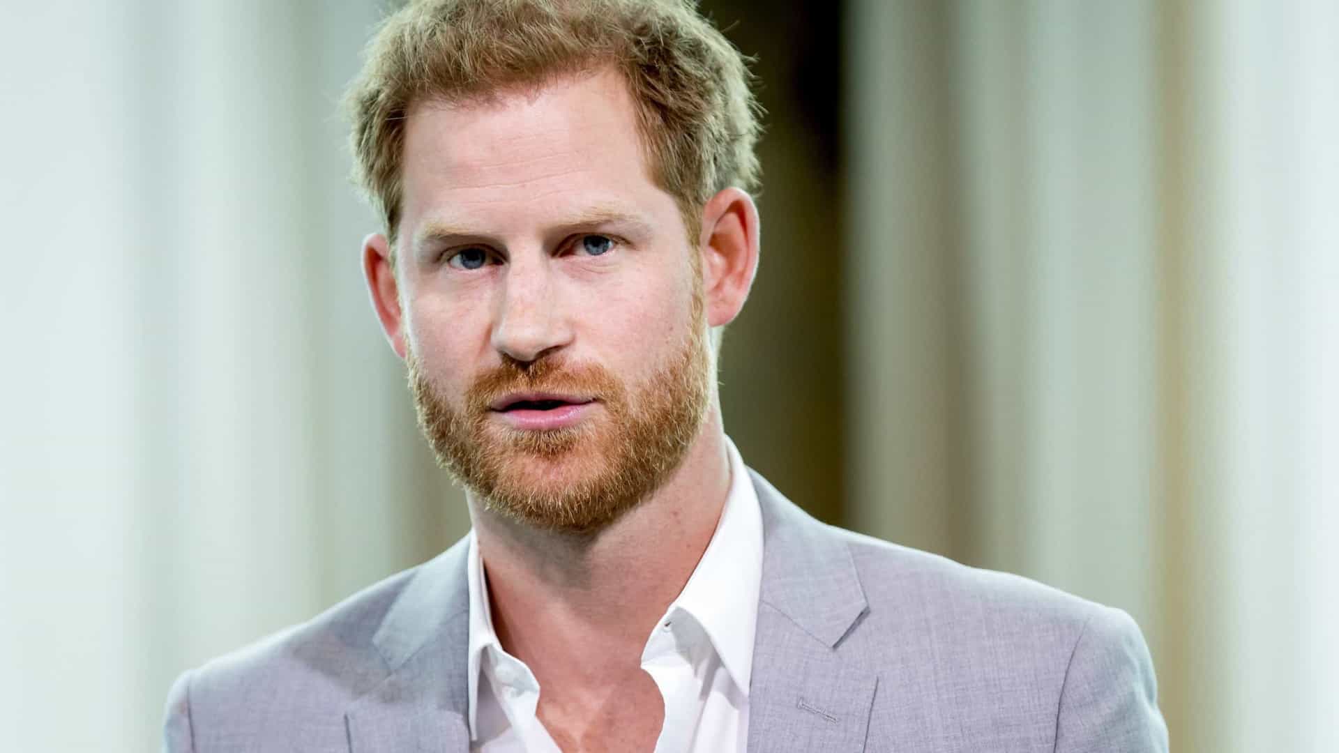 Príncipe Harry escreverá livro 'explosivo' sobre a vida na realeza