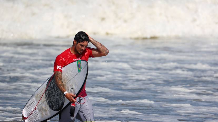 Gabriel Medina é derrotado pelo japonês Kanoa Igarashi na semifinal do surf nas Olimpíadas de Tóquio.