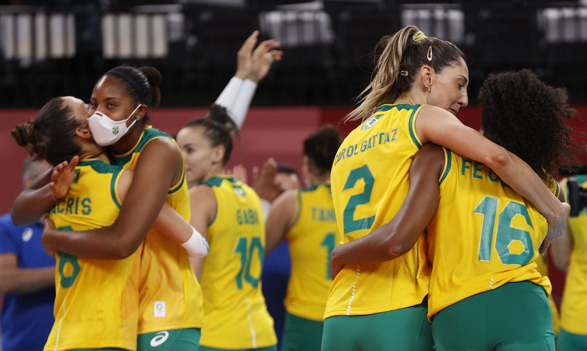 Vôlei: brasileiras têm vitória apertada contra dominicanas