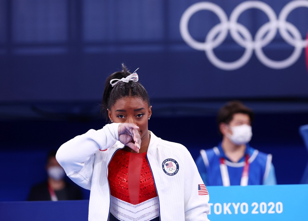 Simone Biles vive drama, é retirada da final, mas leva prata por equipes nas Olimpíadas