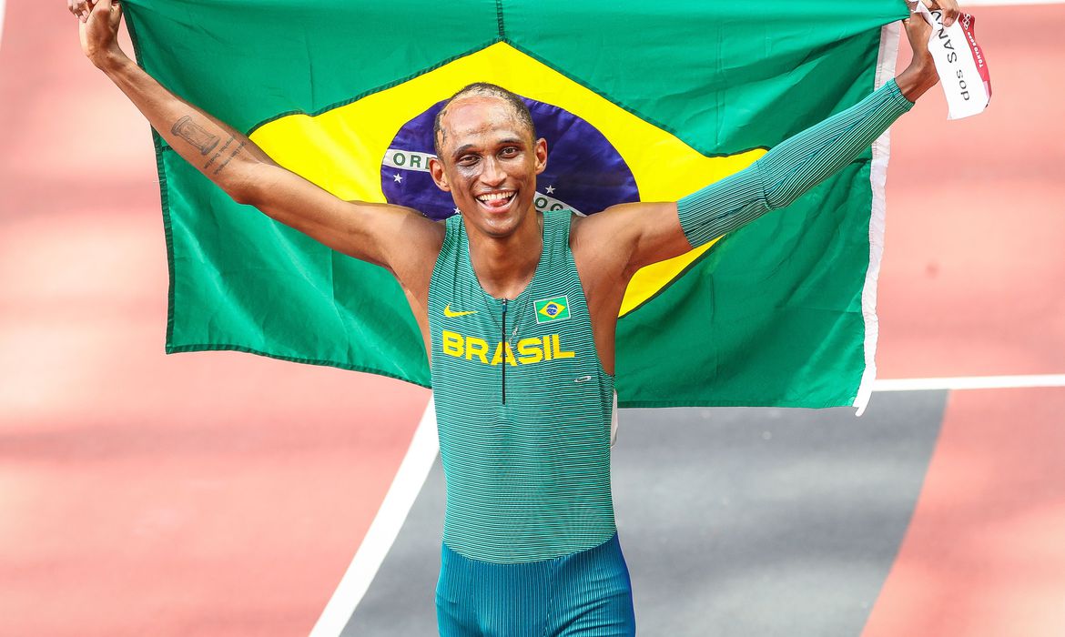 Olimpíada: Alison dos Santos é bronze nos 400 m com barreiras