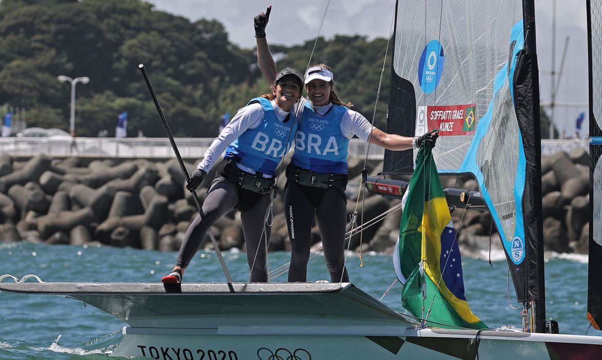 Martine Grael e Kahena Kunze são bicampeãs olímpicas na classe 49er FX