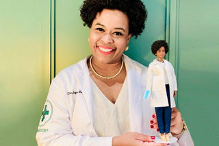 Cientista baiana será transformada em Barbie em homenagem à atuação na pandemia