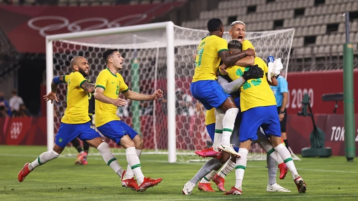 Brasil derrota a Espanha e é bicampeão olímpico no futebol em Tóquio