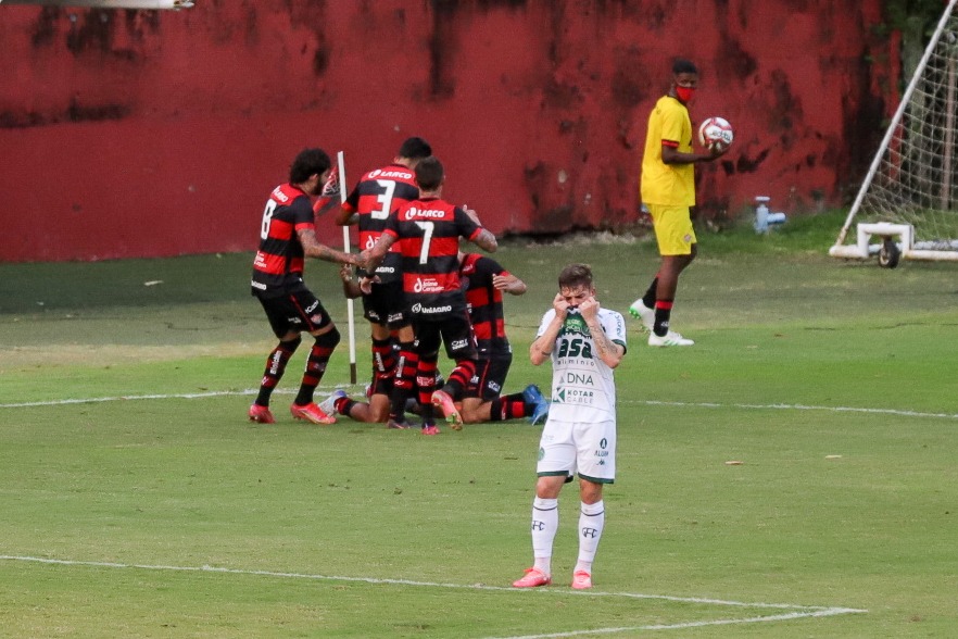 Com gol olímpico, Vitória vence Guarani pela Série B