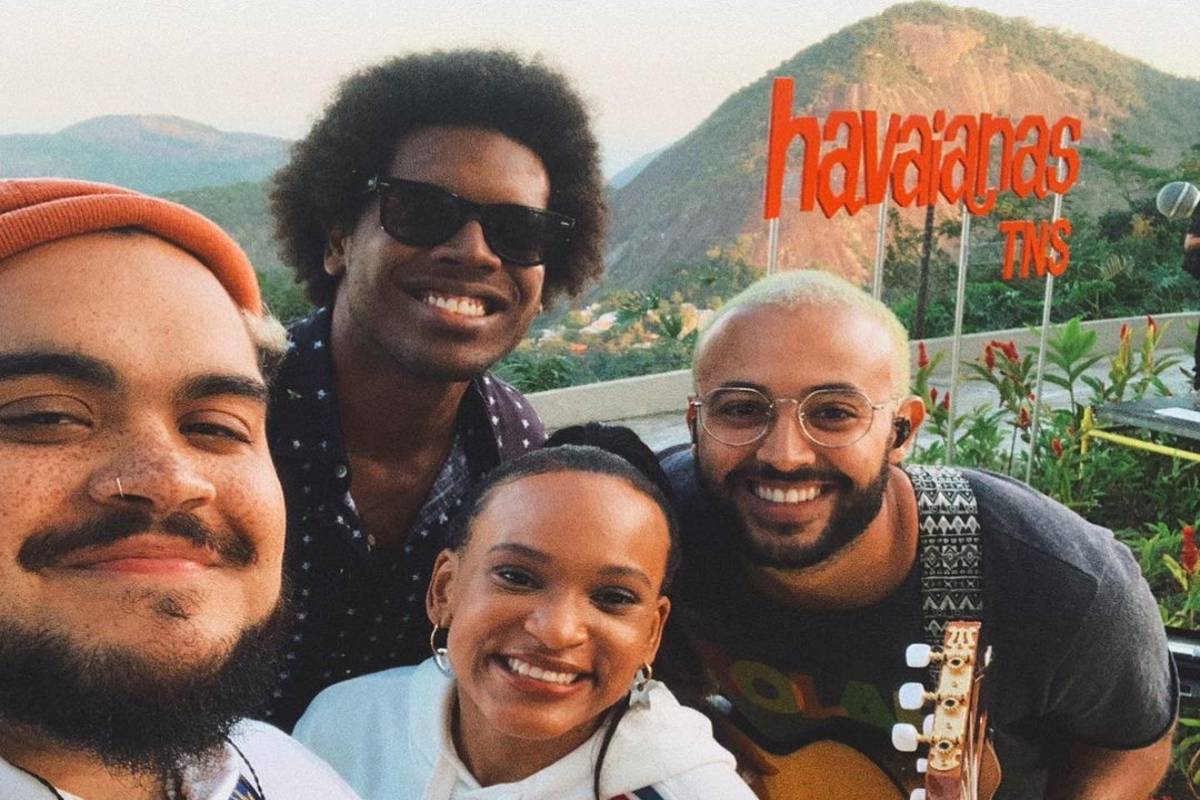 Campeã olímpica, Rebeca Andrade vira musa de clipe dos Gilsons, formado por netos de Gil