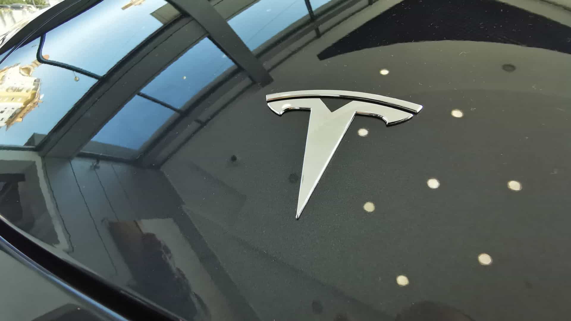 Tesla: Musk quer lançar carro sem volante em 2023
