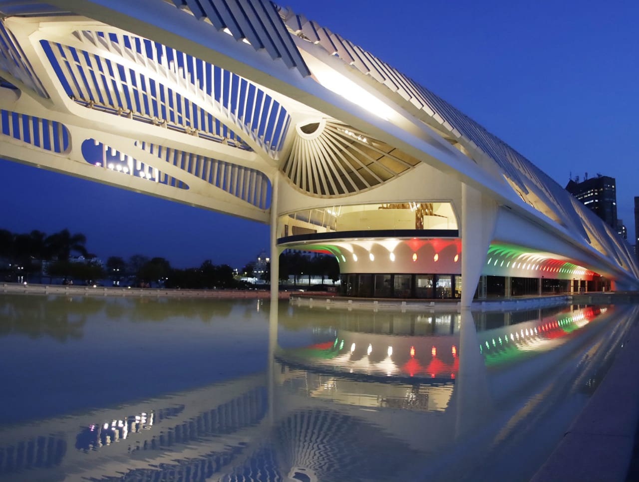 Show de luzes iluminou o Museu do Amanhã em homenagem à independência do México
