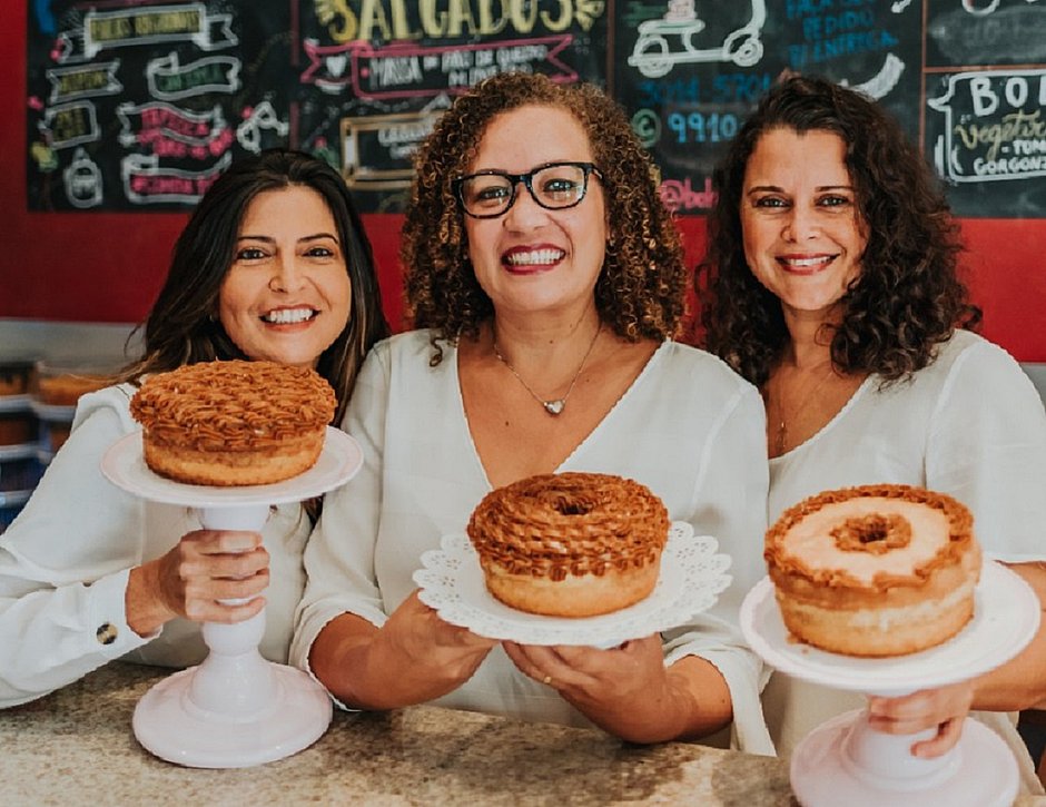 Chefs baianas fazem lives em comemoração aos 105 anos de livro clássico de receitas