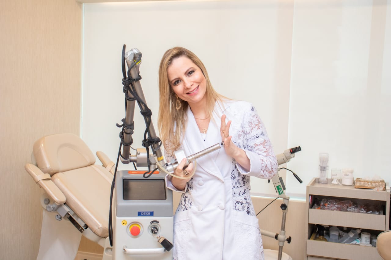 Campanha “Mulher & Laser & Amor da Clínica Emeg presenteia pacientes femininas com tratamento a laser