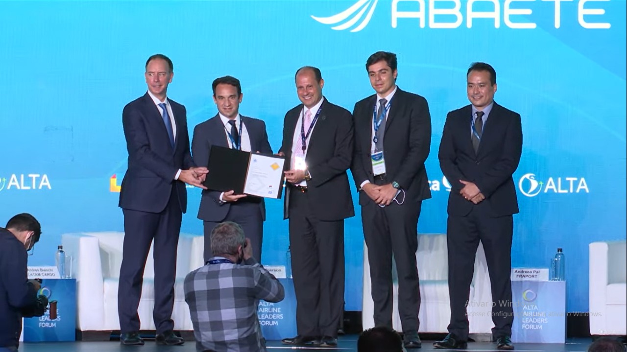 Abaeté Aviação recebe certificado internacional