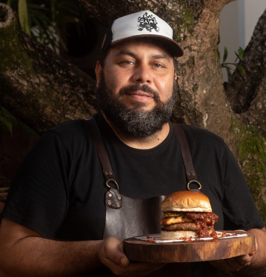 Chef Sandro Borges assina hambúrguer de porco para o 16⁰ Burguer Fest