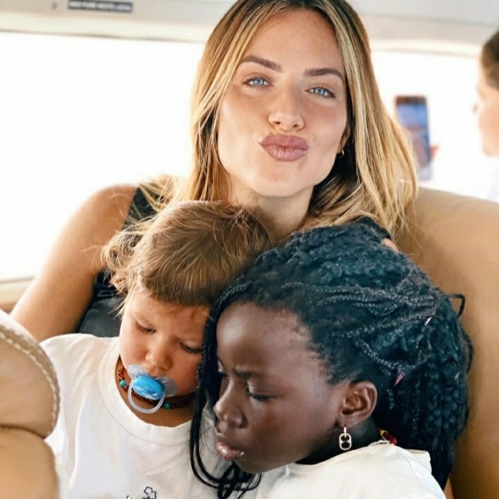 Giovanna Ewbank embarca para Trancoso ao lado dos filhos em voo da Abaeté Linhas Aéreas