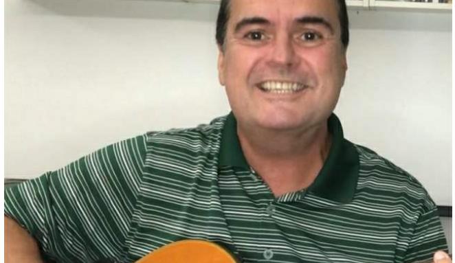 Ricardo Chaves canta Fábio Jr em show intimista no Amado Restaurante