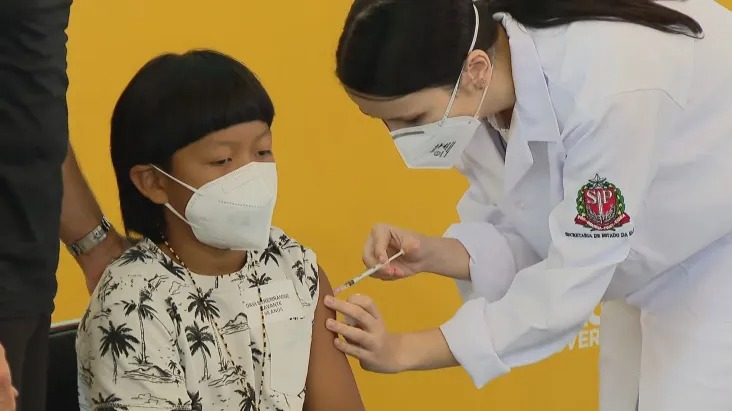 Dia de esperança: Hoje a primeira criança foi vacinada contra Covid-19