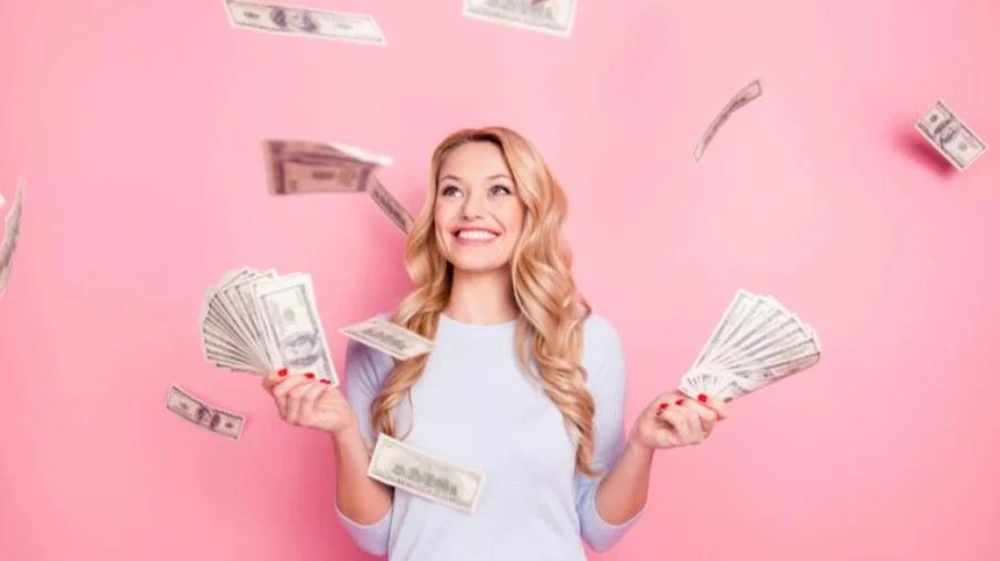 Pesquisa realizada nos EUA diz que dinheiro traz felicidade e explica o por quê