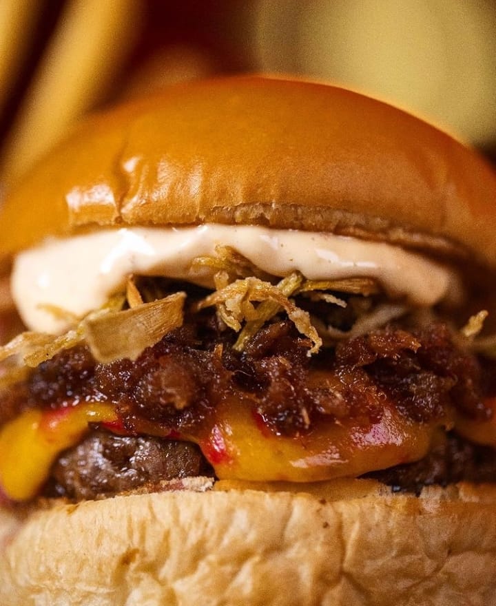 28 de maio é dia mundial do hambúrguer! Peça logo o seu!