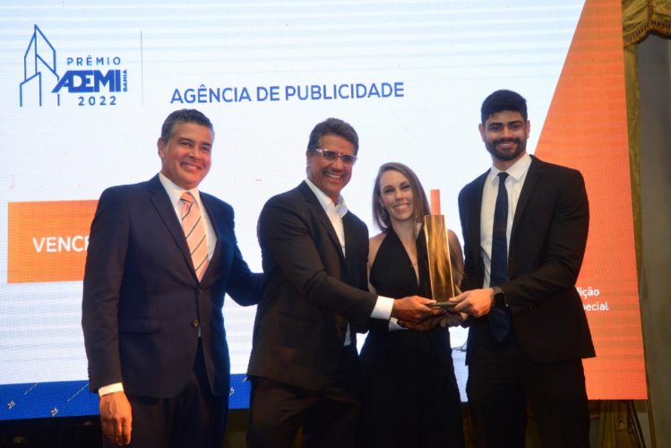 Nibs recebe prêmio de Agência de Publicidade do Ano, pela Ademi-BA 2022