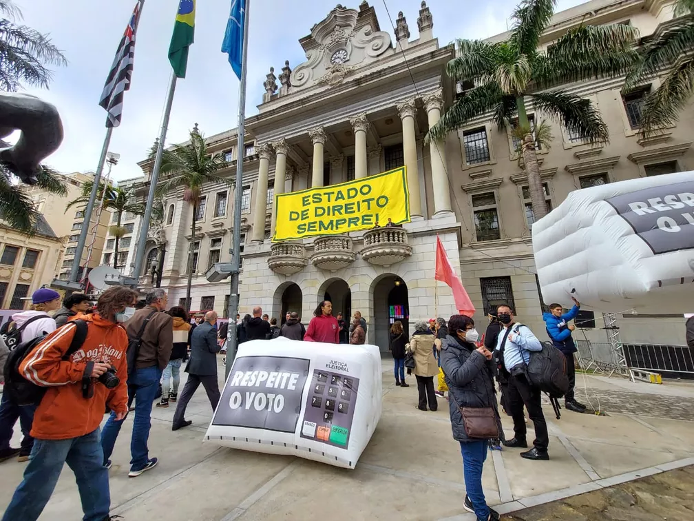 Com mais de 900 mil assinaturas, carta em defesa da democracia é lida nesta quinta