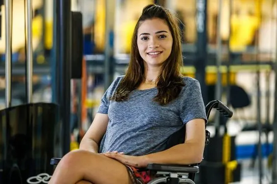 Lais Souza, ex-atleta olímpica brasileira, ministra palestra sobre superação