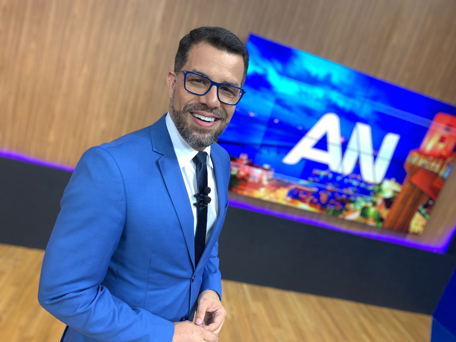 TV Aratu anuncia Vinícius Cunha como novo âncora da emissora