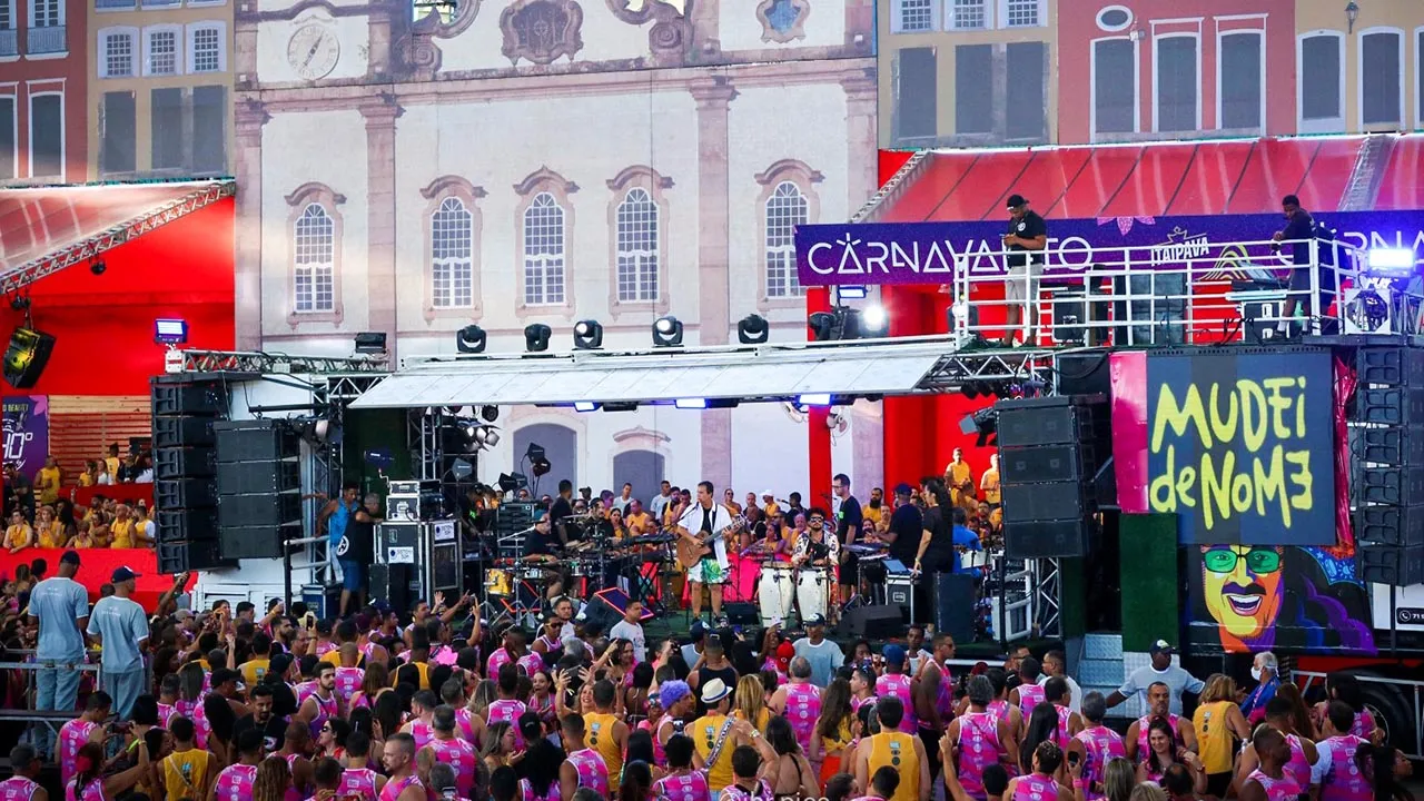 Primeiro dia do Carnavalito foi de muita música e animação