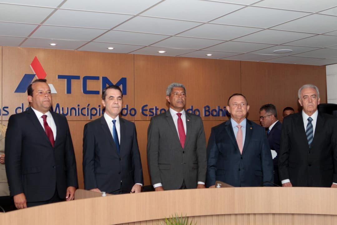 Jerônimo Rodrigues participa da posse da nova mesa diretora do TCM Bahia