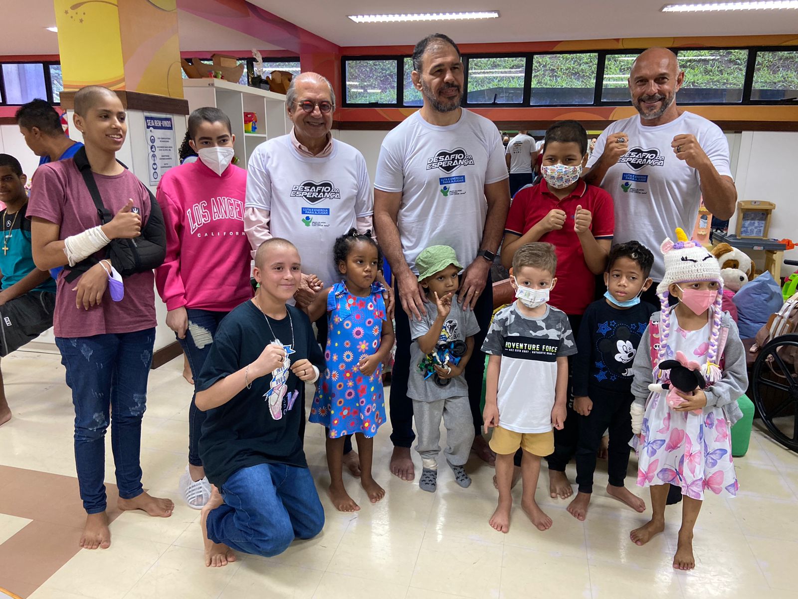 Minotouro e Ricardo Galvão visitam sede do GACC antes de luta beneficente