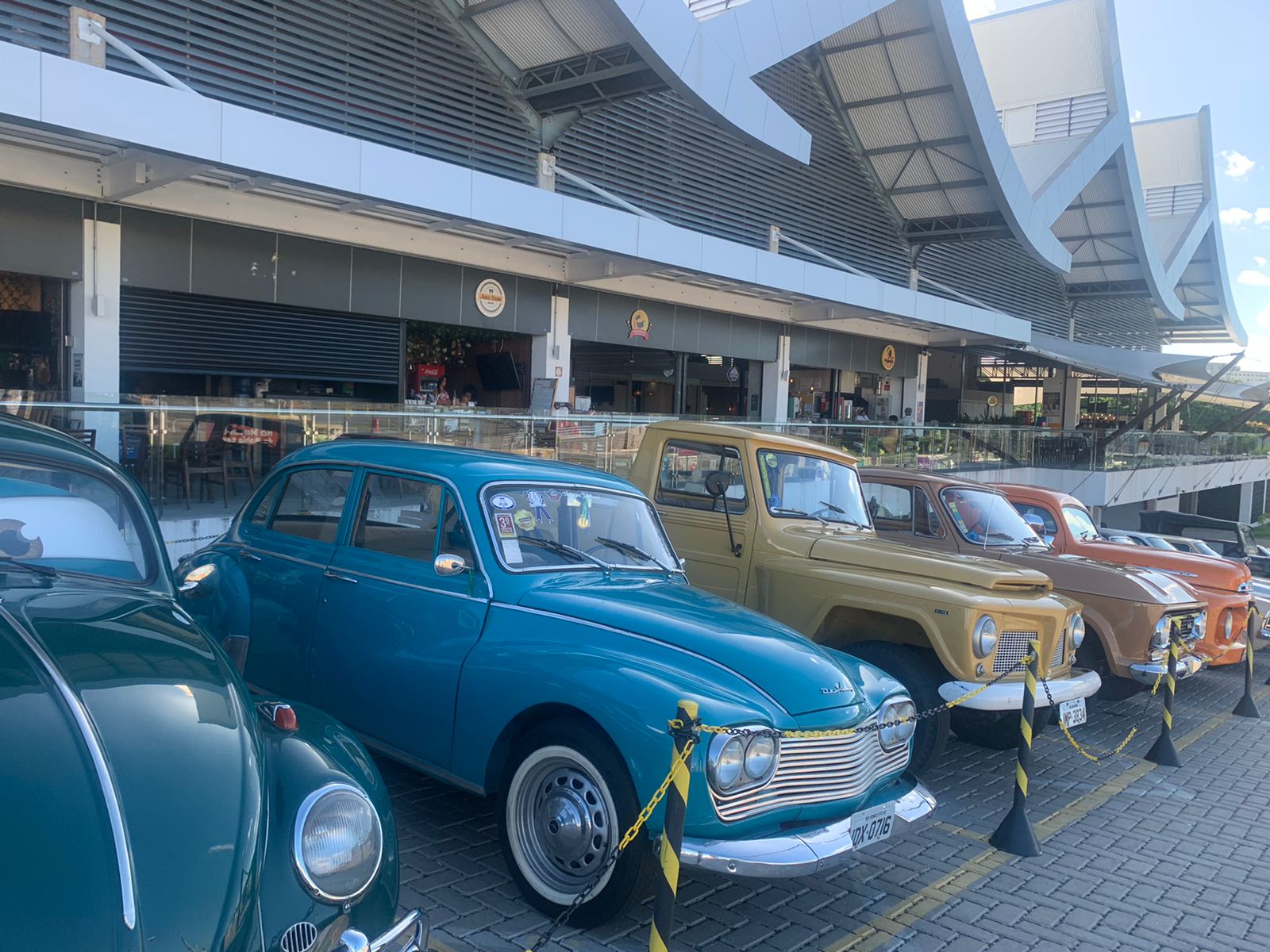 Mercadão da Bahia recebe exposição de carros antigos até domingo (16)