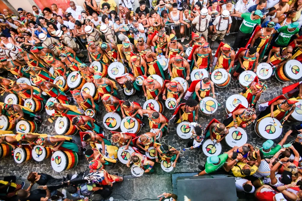 Tambores e tradições: Olodum é homenageado em exposição gratuita em Salvador