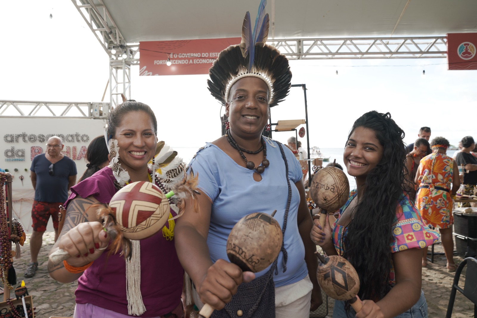 Artesãos e artesãs indígenas são destaques nas lojas do Artesanato da Bahia